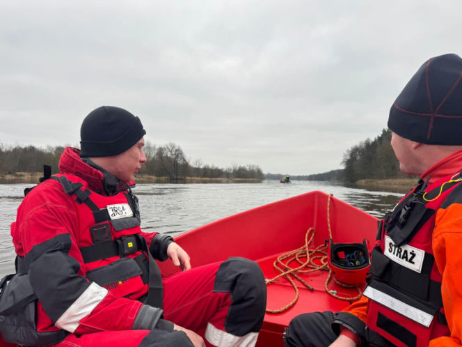 Auto warte fortunę wpadło do rzeki. Akcja ratunkowa trwała dwa dni!