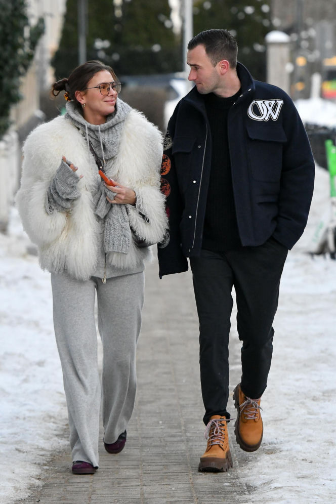 Klaudia Halejcio, mąż jej otworzył auto za całusa