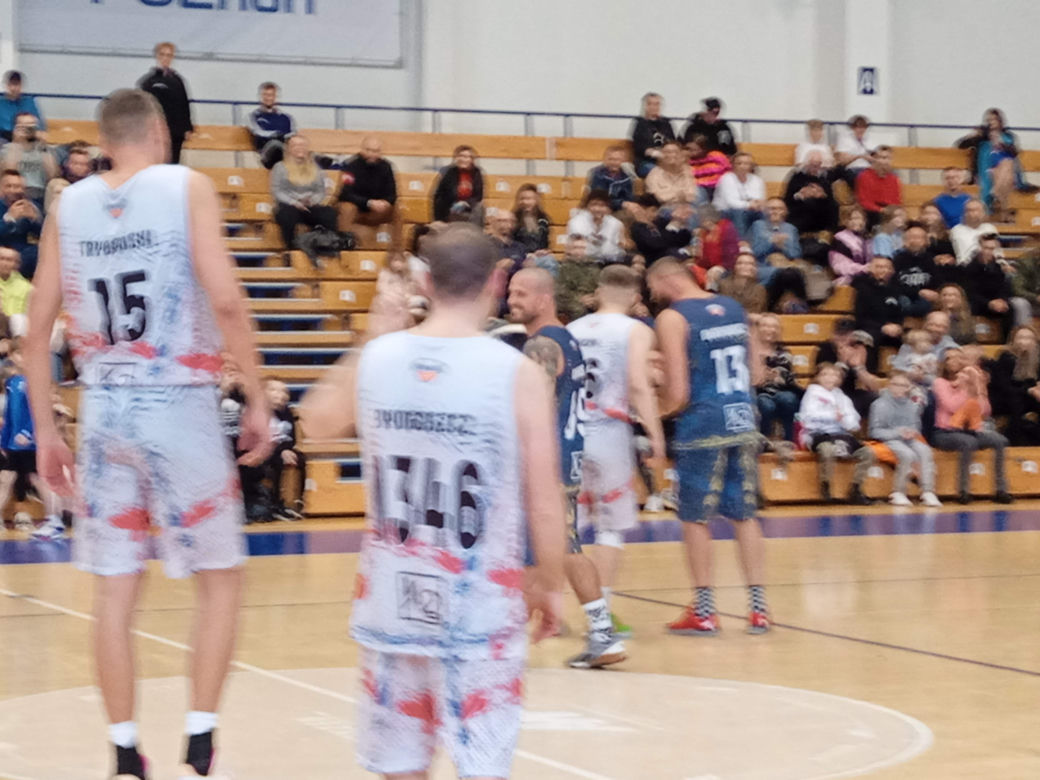 Charytatywna Bitwa Miast Poznań kontra Bydgoszcz. Gwiazdy grały w koszykówkę