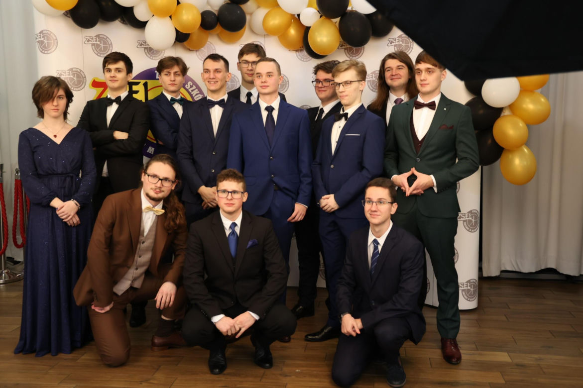 Studniówka Zespołu Szkół Elektronicznych w Lublinie. Tak bawią się tegoroczni maturzyści! 