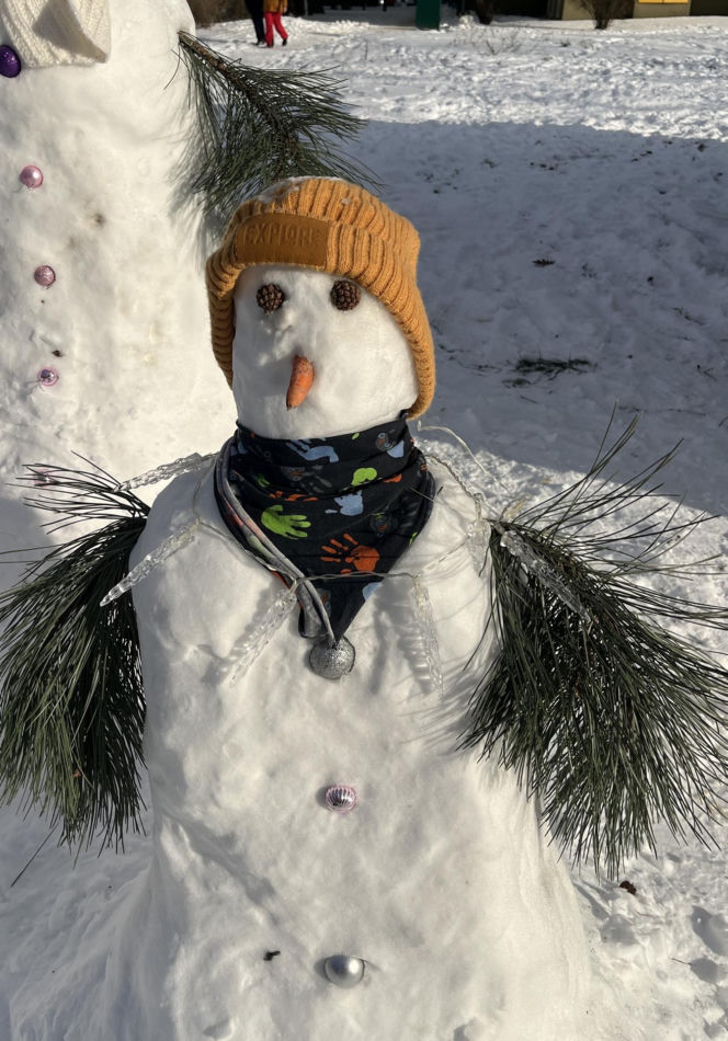 Rodzina bałwanów w Lublinie. Państwo Wrońscy zbudowali zimowy hit osiedla