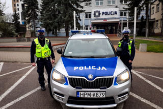 Nastolatek odciął sobie palec. Do szpitala eskortowała go białostocka policja