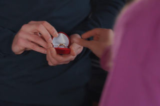 M jak miłość odc. 1930. Adam Karski (Patryk Szwichtenberg), Hania (Wiktoria Basik)