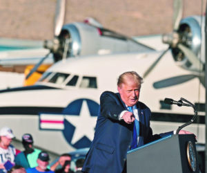 Trump straszy ekspertami i konkurentem