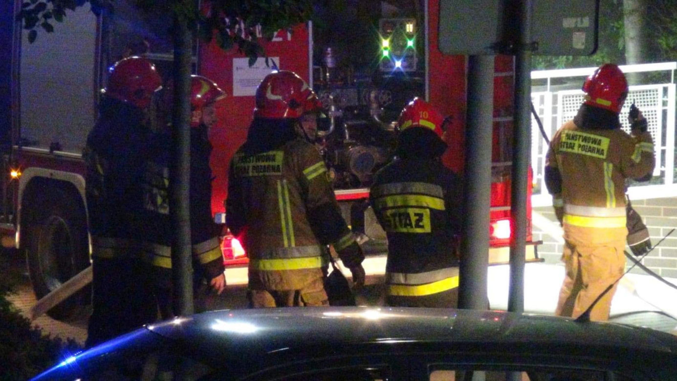 Potężny pożar w warszawskim bloku. Ewakuowano ludzi i zwierzęta