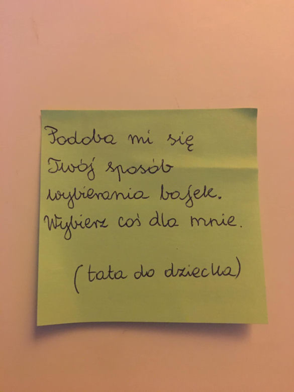 Te słowa dzieci mają uświadomić. Kolorowe karteczki stały się już symbolem 