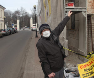 Koszmarny wypadek Waldemara. Przez sztuczną szczękę zleciał z rusztowania! Jego życie już nie będzie takie samo