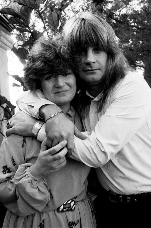 Miłość, która przetrwała piekło. Historia Ozzy’ego i Sharon Osbourne – toksyczna, szalona i prawdziwa