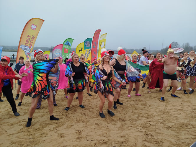 Mazowieckie Morsy otworzyły sezon morsowania 2025/2026 nad zalewem w Siedlcach