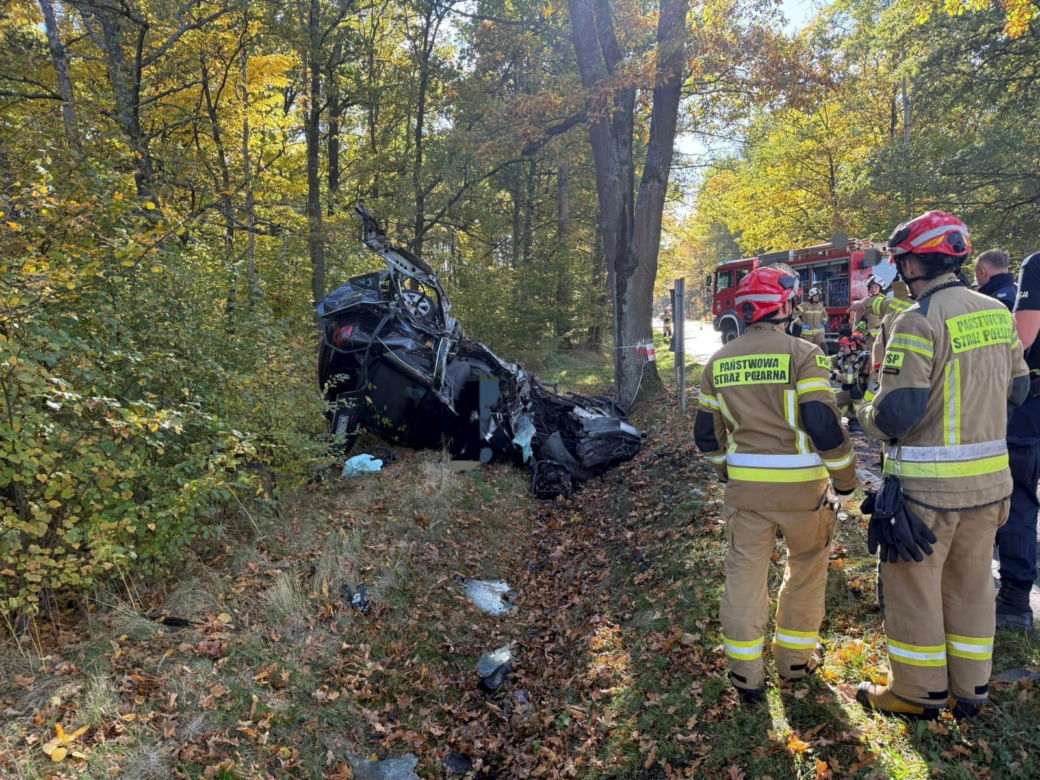 Śmiertelny wypadek pod Polkowicami. Nie żyje kierowca audi [ZDJĘCIA]