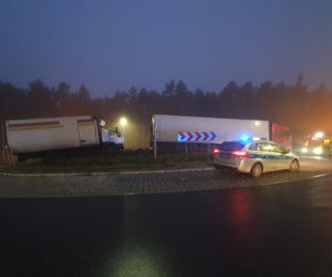 Toruń: Ciężarówki zderzyły się na ŚRODKU RONDA! Tragiczny finał wypadku