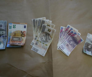 Gotówka, biżuteria i sztabki złota. Pokaźny łup zatrzymanego 47-latka