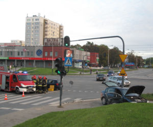 Łódź. Poranny wypadek na Retkini. Zderzenie opla i volkswagena