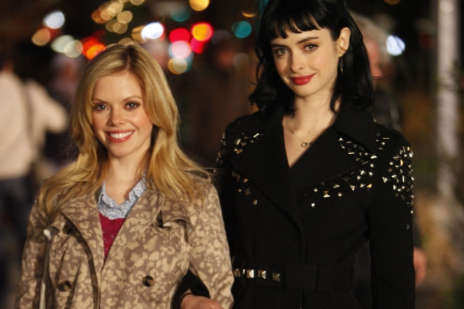 Nie zadzieraj z zołzą spod 23. Chloe (Krysten Ritter), June (Dreama Walker)