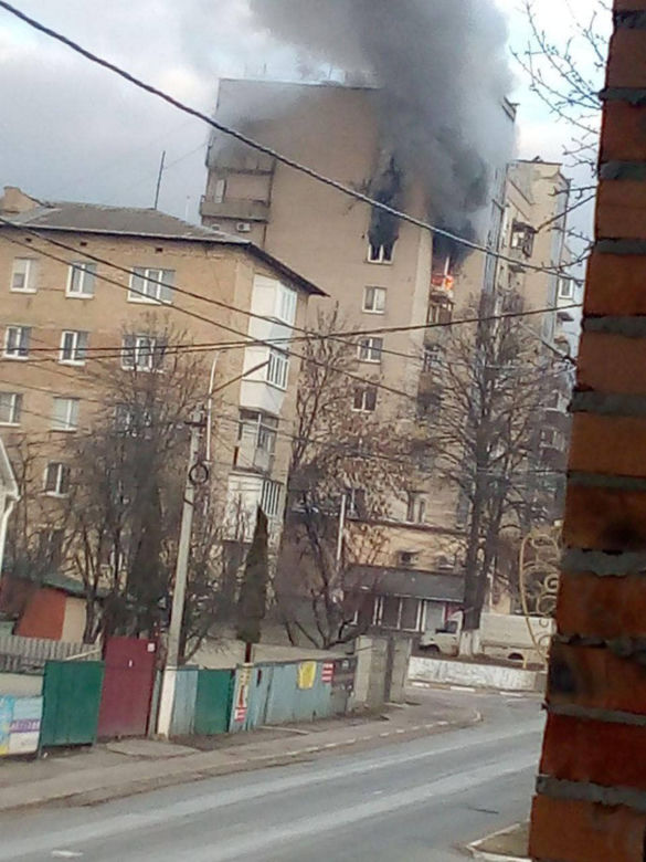 Pocisk uderzył w blok mieszkalny w Buczy pod Kijowem