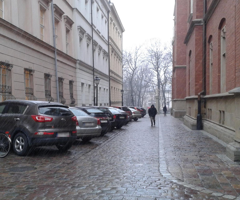 Parkowanie dla pracowników na razie bezpłatne