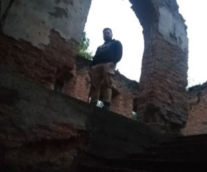 MROCZNY dwór w Małopolsce. TAJEMNICZE ruiny zamieszkują duchy? Sprawdź [ZDJĘCIA]