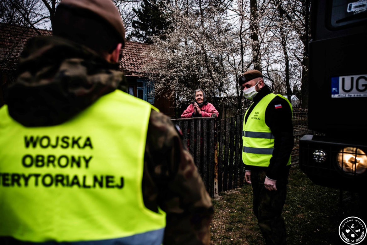 Żołnierze rozwożą żywność na Podlasiu. We współpracy z Caritas