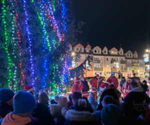 Mikołaje na rowerach wkręciły Łomżę w świąteczny klimat!