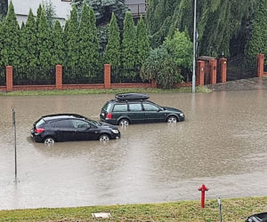 Ulewa w Rzeszowie! Rynny nie wytrzymują od nadmiaru deszczu [ZDJĘCIA,WIDEO]