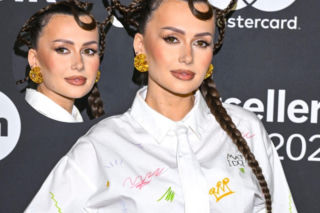 Wersow z gołym ciążowym brzuchem i fikuśną fryzurą na czerwonym dywanie. Musicie to zobaczyć