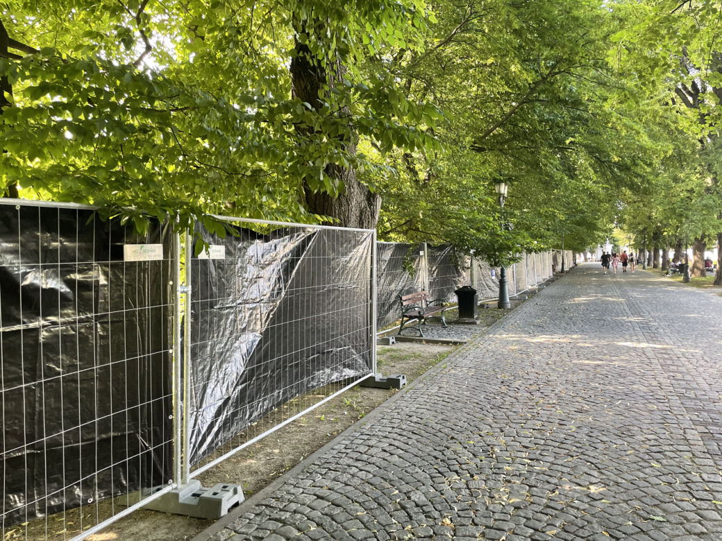 Rzeszowianie bez wstępu na fosę przy Zamku Lubomirskim