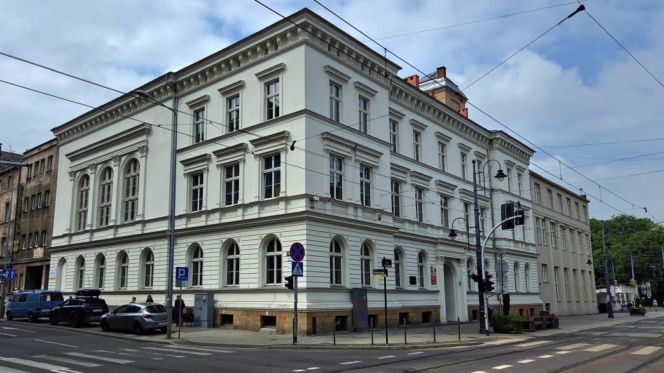 7. VIII LO z Oddziałami Dwujęzycznymi im. M. Skłodowskiej-Curie w Katowicach