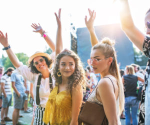 Festiwal Beauty Survival Kit. Jak zadbać o skórę podczas letnich koncertów i weekendów pod chmurką 