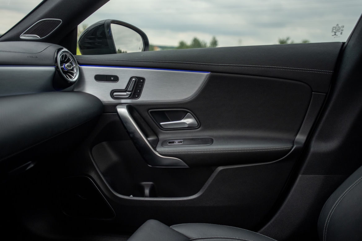 Mercedes-Benz CLA 220 4MATIC 7G-DCT