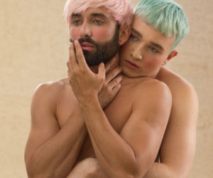 Conchita Wurst założyła tak krótką sukienkę, że powypadały jej ZWISAJĄCE JĄDRA