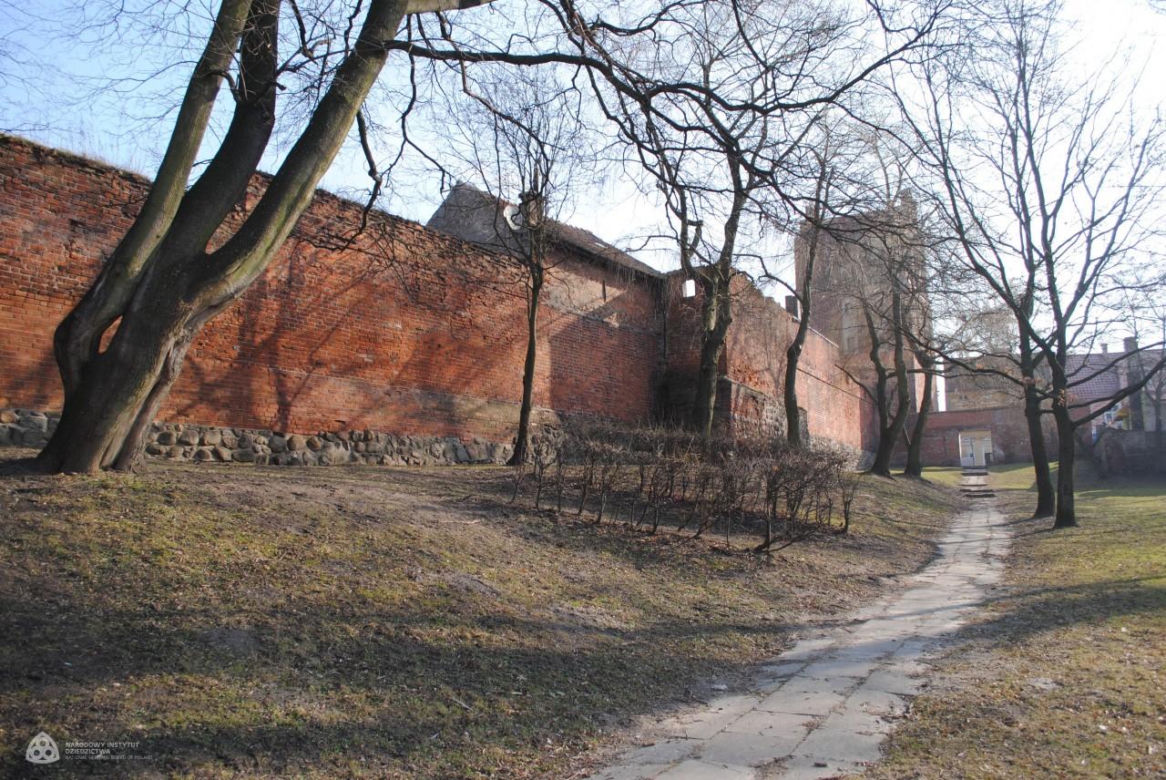 To najdłuższe mury obronne w woj. warmińsko-mazurskim. Otaczają Stare Miasto