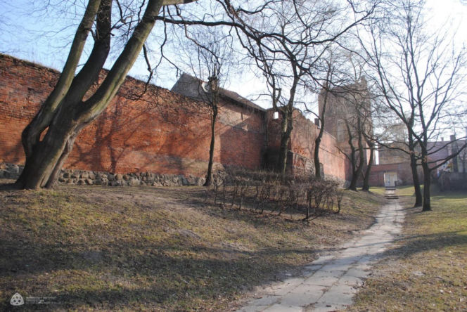 To najdłuższe mury obronne w woj. warmińsko-mazurskim. Otaczają Stare Miasto