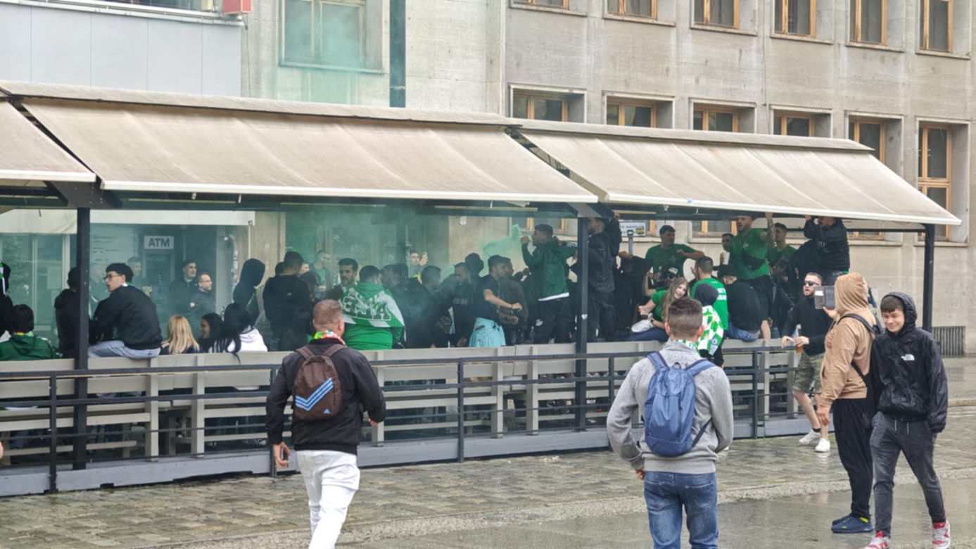 Gorąco przed finałem Ligii Konferencji we Wrocławiu. Tysiące kibiców na Rynku 