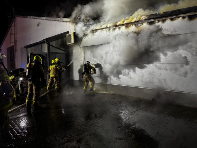 Kilkanaście godzin walki z wielkim pożarem w Rawiczu. Milionowe straty