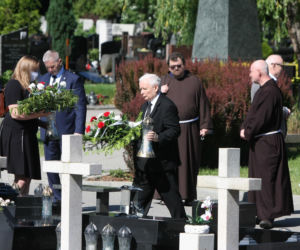 Modlitwa prezesa pod bronią