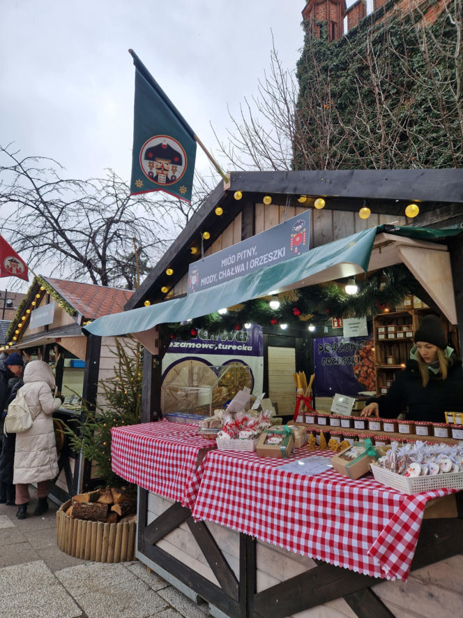 Gdański Jarmark Bożonarodzeniowy 2025: Ceny z kosmosu? Sandwich za 89 zł i grzaniec za...