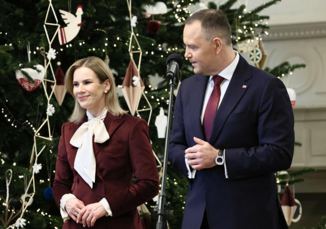 Marta Nawrocka w czerwieni