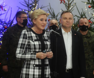 Andrzej Duda z małżonką odwiedzili żołnierzy na granicy