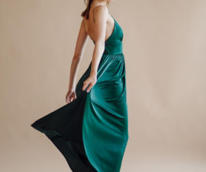 Leśna zieleń będzie najbardziej eleganckim i luksusowym kolorem 2026 roku. Zaproś ją do swojej szafy