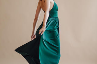 Leśna zieleń będzie najbardziej eleganckim i luksusowym kolorem 2026 roku. Zaproś ją do swojej szafy