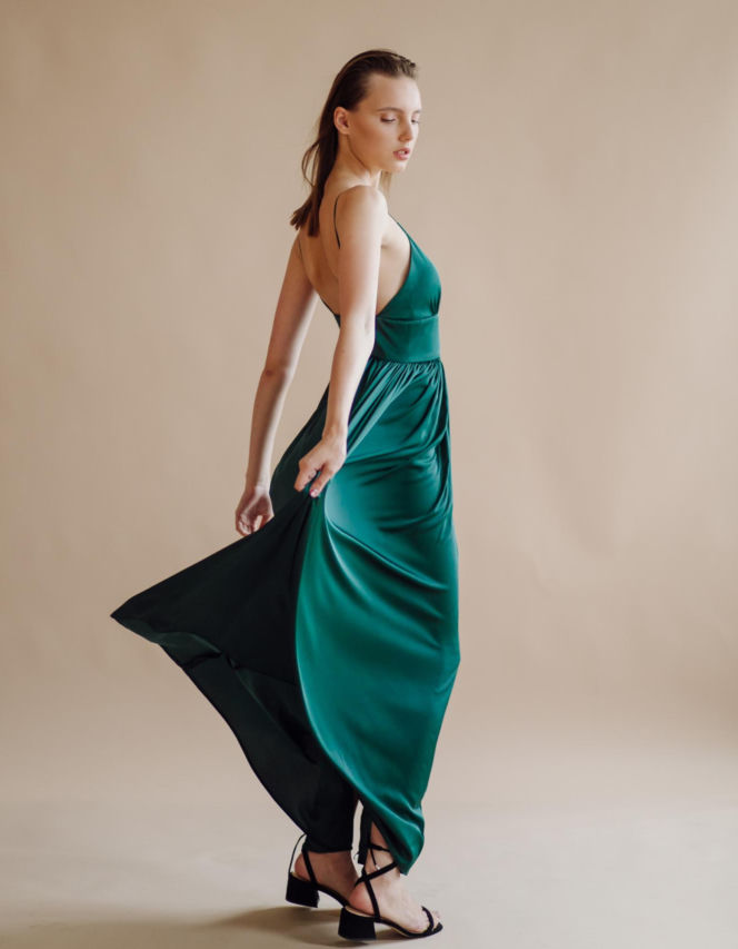 Leśna zieleń będzie najbardziej eleganckim i luksusowym kolorem 2026 roku. Zaproś ją do swojej szafy