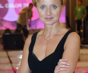 JOLANTA PIEŃKOWSKA PIĘKNIEJSZA NIZ ĆWIERĆ WIEKU TEMU