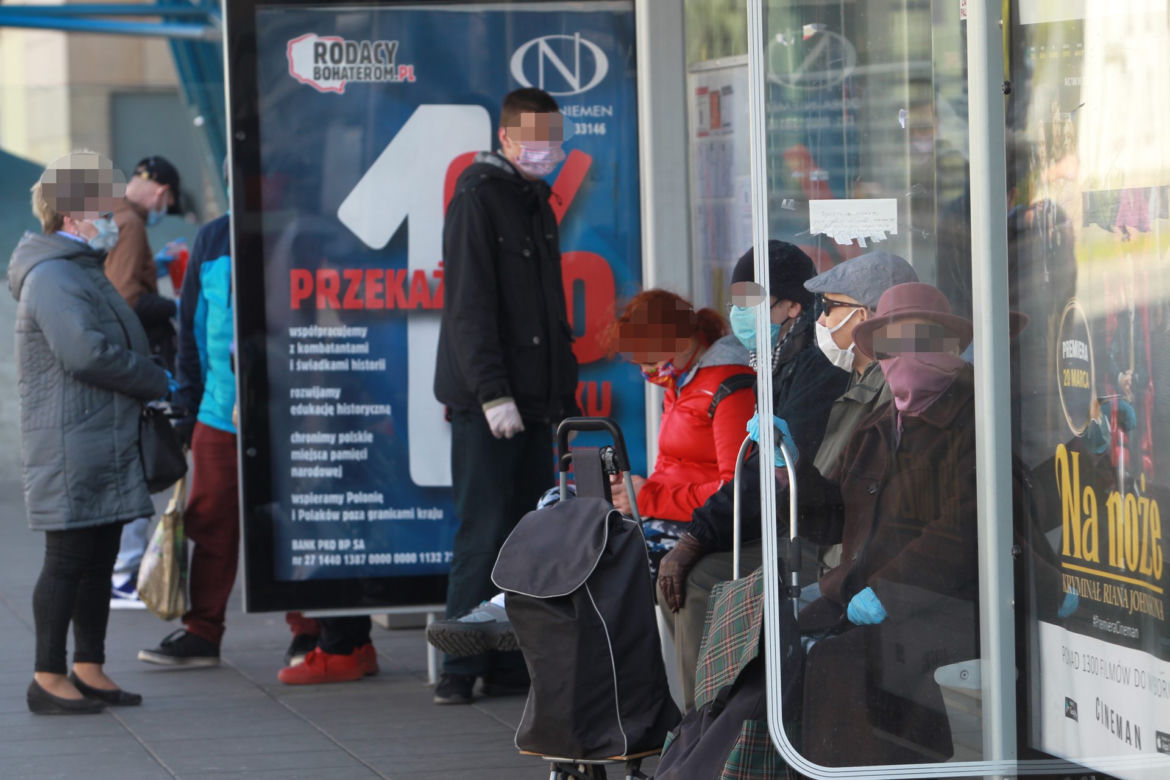 Tak warszawiacy reagują na nakaz noszenia maseczek
