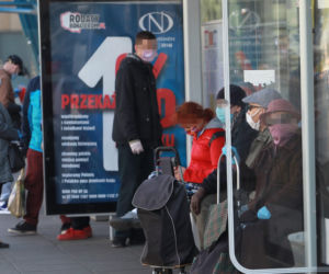 Tak warszawiacy reagują na nakaz noszenia maseczek