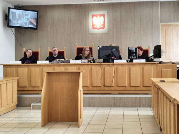 Zatopił samochód z ukochaną w środku. Wcześniej ukradł jej kartę, którą zapłacił za znicz