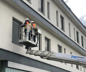 Odwiedziny z podnośnika w domu opieki