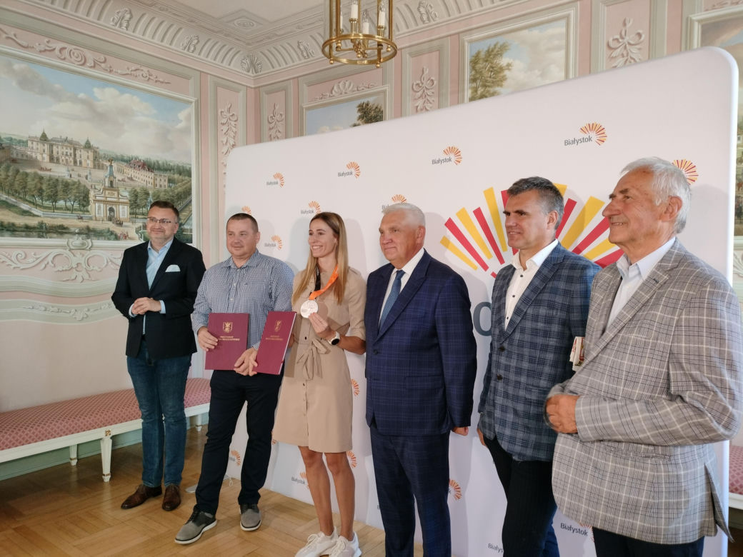Natalia Kaczmarek otrzymała podziękowanie od Prezydenta Miasta Białegostoku