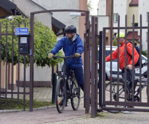 Ostatnie chwile przed wyborami: Trzaskowski na rowerze