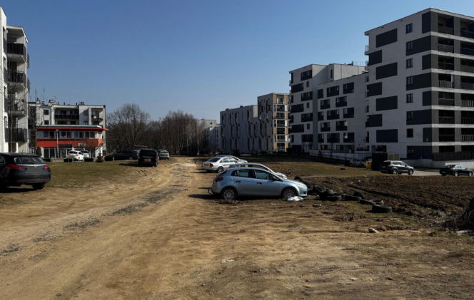 Rolnik sprzedał ziemię deweloperowi. Powstaną bloki. Mieszkańcy protestują