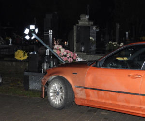 Uciekał przed policją i wjechał na cmentarz